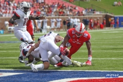 DALLAS, TX - SEPTEMBER 30: Southern Methodist Mustangs wide receiver Courtland Sutton (16) stretches to the end zone for a touchdown during the game between SMU and UConn on September 30, 2017, at Gerald J. Ford Stadium in Dallas, TX. (Photo by George Walker/Icon Sportswire)