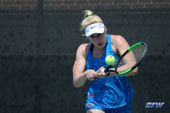 DALLAS, TX - MARCH 31: Nicole Petchey hits a backhand during the SMU women's tennis match vs ECU on March 31, 2018, at the SMU Tennis Complex, Turpin Stadium & Brookshire Family Pavilion in Dallas, TX. (Photo by George Walker/DFWsportsonline)