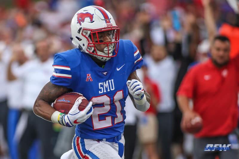 DALLAS, TX - SEPTEMBER 22: Southern Methodist Mustangs wide receiver Reggie Roberson Jr. (21) scores a touchdown during the game between SMU and Navy on September 22, 2018 at Gerald J. Ford Stadium in Dallas, TX. (Photo by George Walker/Icon Sportswire)