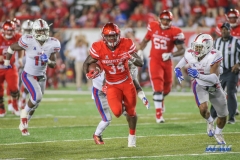 HOUSTON, CA - OCTOBER 07: Houston Cougars running back Mulbah Car (34) breaks through the line during the game between SMU and Houston on October 7, 2017, at TDECU Stadium in Houston, TX. (Photo by George Walker/Icon Sportswire)