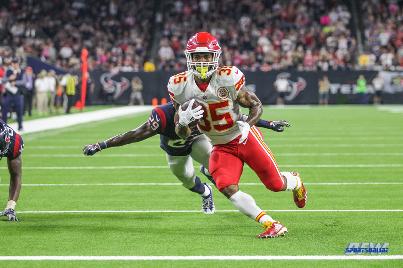 HOUSTON, TX - OCTOBER 08: Kansas City Chiefs running back Charcandrick West (35) during the game between the Houston Texans and Kansas City Chiefs on October 8, 2017, at NRG Stadium in Houston, TX. (Photo by George Walker/DFWsportsonline)