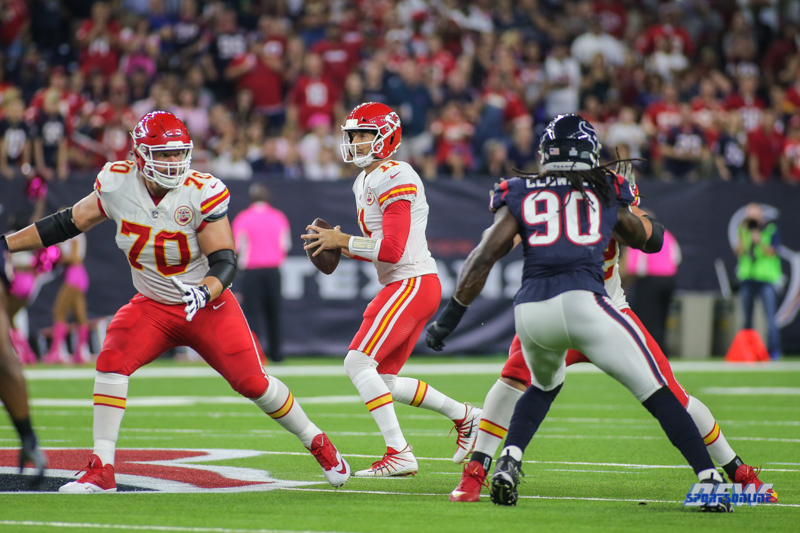 HOUSTON, TX - OCTOBER 08: Kansas City Chiefs quarterback Alex Smith (11) drops back to pass during the game between the Houston Texans and Kansas City Chiefs on October 8, 2017, at NRG Stadium in Houston, TX. (Photo by George Walker/DFWsportsonline)