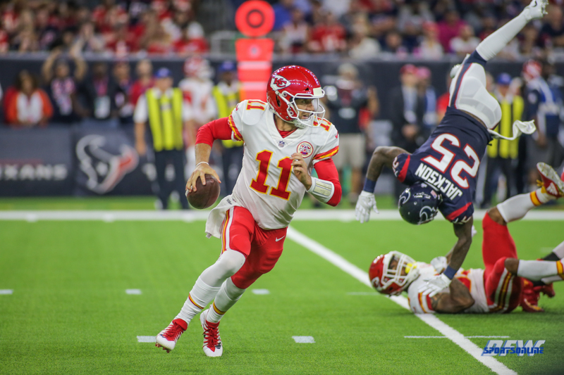 HOUSTON, TX - OCTOBER 08: Kansas City Chiefs quarterback Alex Smith (11) during the game between the Houston Texans and Kansas City Chiefs on October 8, 2017, at NRG Stadium in Houston, TX. (Photo by George Walker/DFWsportsonline)