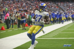 HOUSTON, TX - OCTOBER 31: Los Angeles Rams running back Darrell Henderson (27) during the game between the Houston Texans and Los Angeles Rams on October 31, 2021 at NRG Stadium in Houston, TX. (Photo by George Walker/DFWsportsonline)