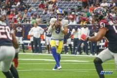 HOUSTON, TX - OCTOBER 31: Los Angeles Rams quarterback Matthew Stafford (9) during the game between the Houston Texans and Los Angeles Rams on October 31, 2021 at NRG Stadium in Houston, TX. (Photo by George Walker/DFWsportsonline)
