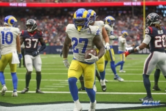 HOUSTON, TX - OCTOBER 31: Los Angeles Rams running back Darrell Henderson (27) during the game between the Houston Texans and Los Angeles Rams on October 31, 2021 at NRG Stadium in Houston, TX. (Photo by George Walker/DFWsportsonline)