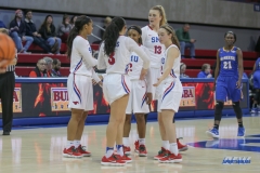 UNIVERSITY PARK, TX - DECEMBER 22: SMU players huddle during the women's game between SMU and McNeese State on December 22, 2017, at Moody Coliseum in Dallas, TX. (Photo by George Walker/Icon Sportswire)