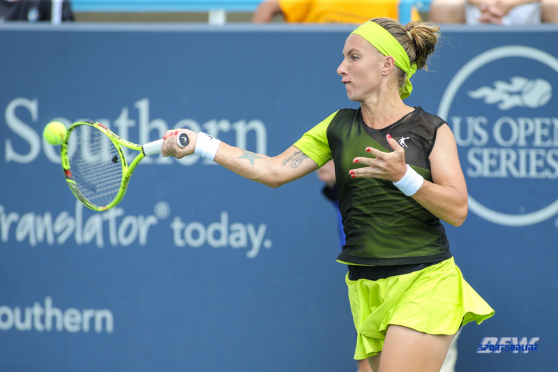 CINCINNATI, OH - AUGUST 16: Svetlana Kuznetsova (RUS) hits a forehand during the Western & Southern Open at the Lindner Family Tennis Center in Mason, Ohio on August 16, 2017.(Photo by George Walker/Icon Sportswire)