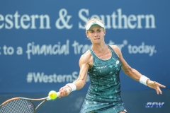 CINCINNATI, OH - AUGUST 14: Lesia Tsurenko (UKR) hits a forehand during the Western & Southern Open at the Lindner Family Tennis Center in Mason, Ohio on August 14, 2017. (Photo by George Walker/Icon Sportswire)