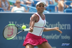 CINCINNATI, OH - AUGUST 16: Venus Williams (USA) hits a forehand during the Western & Southern Open at the Lindner Family Tennis Center in Mason, Ohio on August 16, 2017.(Photo by George Walker/Icon Sportswire)