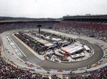 Carl Edwards and Paul Menard lead the field at the beginning of the Jeff Byrd 500 at Bristol Motor Speedway. Credit: Jeff Zelvansky/Getty Images
