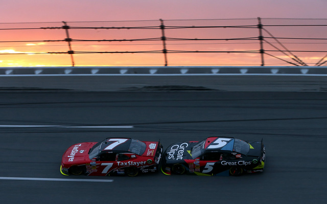 Talladega_NNS_Regan_Smith_Kasey_Kahne_Drafting_050413
