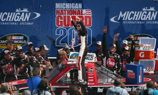 NASCAR_NCWTS_Michigan_81713_Victory_Lane_James_Buescher