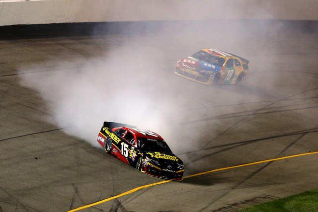Clint_Bowyer_spin_Richmond_2013