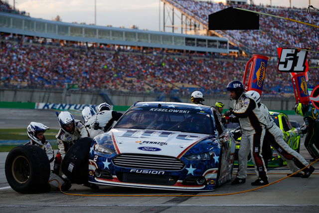 Kentucky_NSCS_Keselowski_Pit_062814