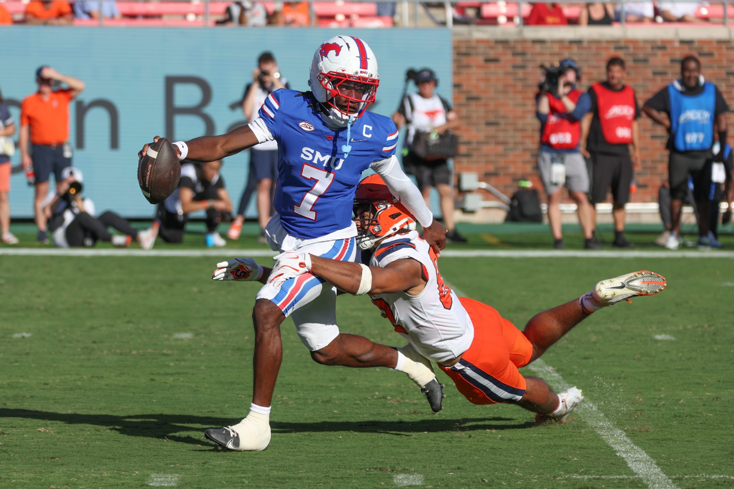 SMU vs Syracuse. Photo by George Walker/DFWsportsonline
